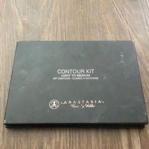 Anastasia contour kit (light to medium)